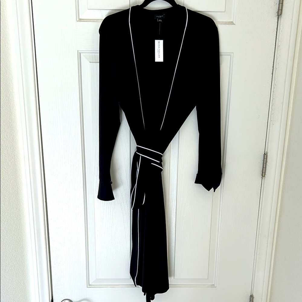 NWT Ann Taylor Factory Black Wrap Dress with White Trim. 🖤🤍